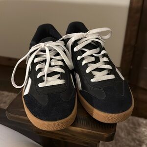 Reebok smash edge sneaker M6 / W7.5 (worn once)